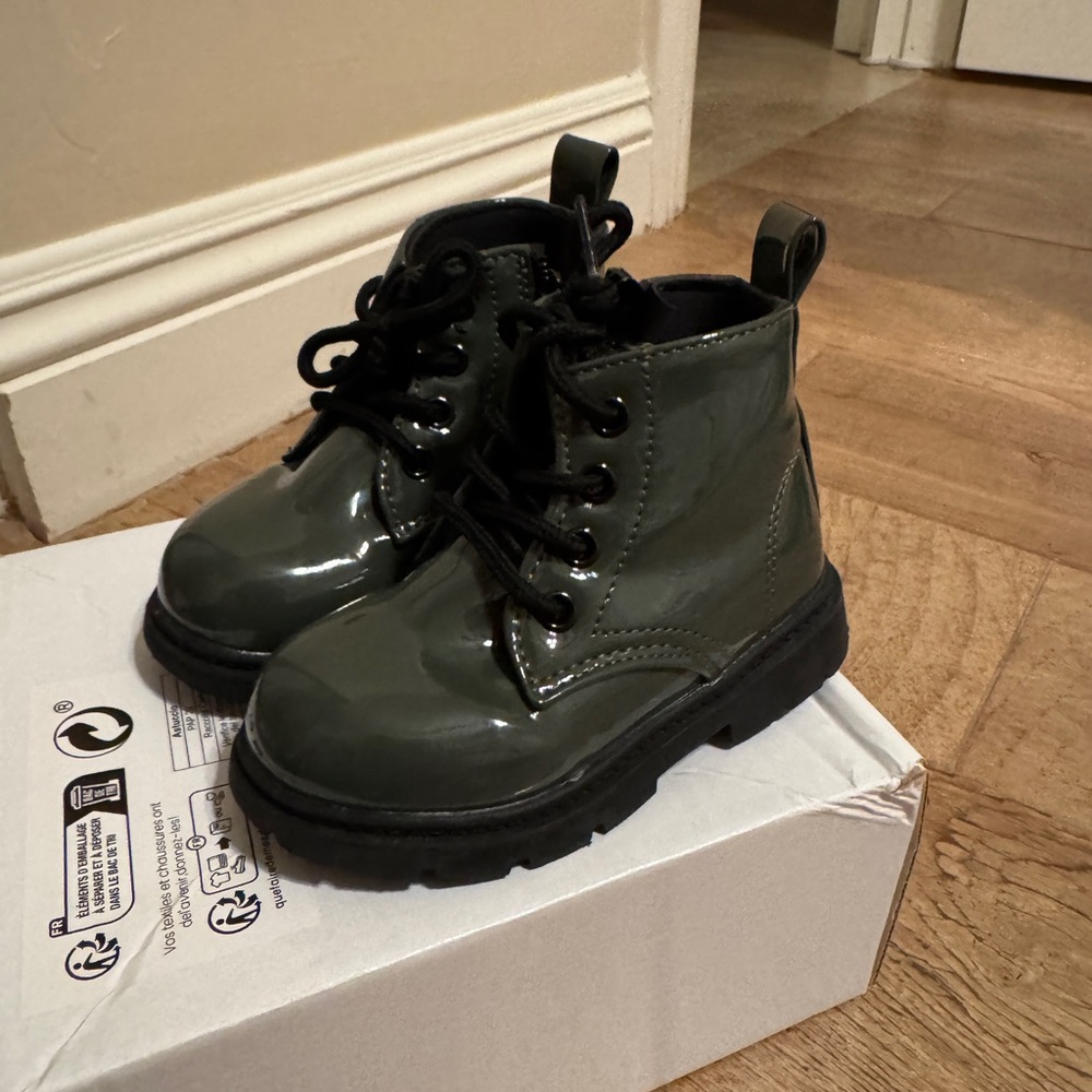 Kids Green Lace-Up Boots